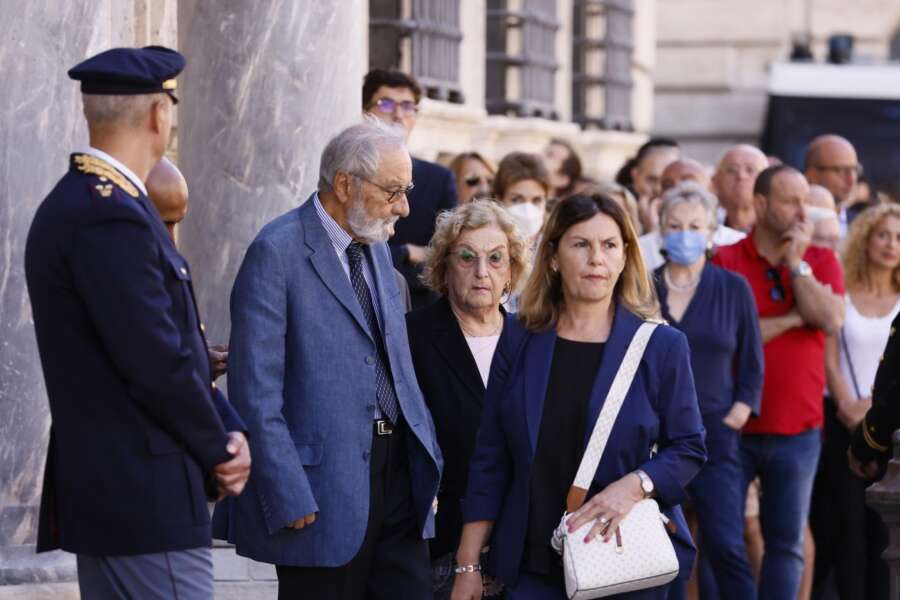 Napolitano, chiusa la camera ardente dopo la seconda giornata di cordoglio. Macron domani atteso ai funerali