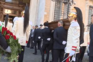 Video. Funerali di Giorgio Napolitano: l’arrivo del feretro a Palazzo Madama