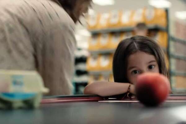 Spot Esselunga messaggio velenoso: la bimba (bugiarda e disobbediente) come la strega di Biancaneve