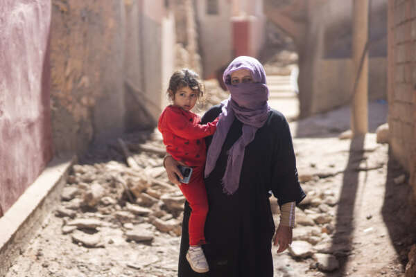 CORRECTS NAME OF VILLAGE  A woman and her daughter stand outside her home after an earthquake in Moulay Brahim village, near Marrakech, Morocco, Saturday, Sept. 9, 2023. A rare, powerful earthquake struck Morocco late Friday night, killing more than 800 people and damaging buildings from villages in the Atlas Mountains to the historic city of Marrakech. But the full toll was not known as rescuers struggled to get through boulder-strewn roads to the remote mountain villages hit hardest. (AP Photo/Mosa’ab Elshamy)

Associated Press/LaPresse
Only Italy and Spain