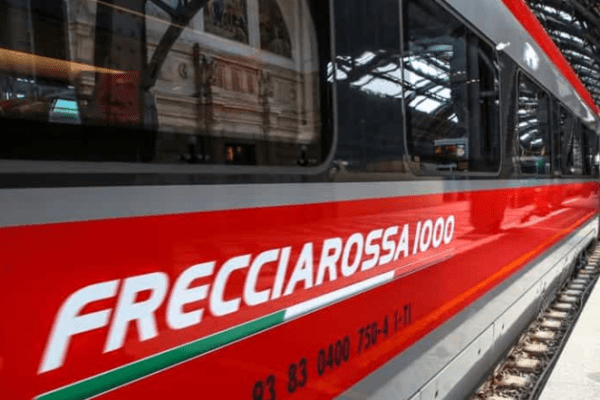 Guasto Alta velocità Roma-Napoli, ecatombe Frecciarossa: “In due ore il treno ha percorso 10 chilometri”