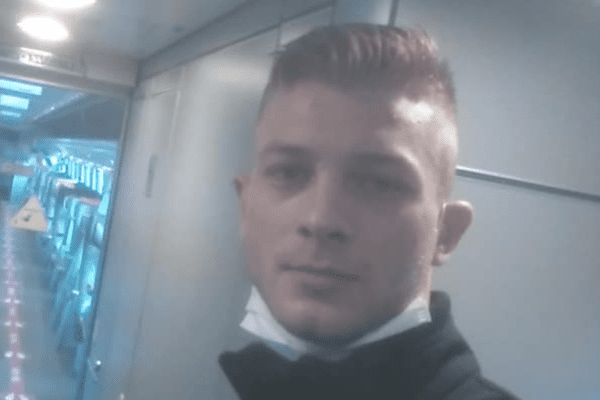 Aggredito in strada a Milano, in zona Darsena: è morto Yuri Urizio, il ragazzo di 23 anni, picchiato brutalmente, dopo due giorni di agonia