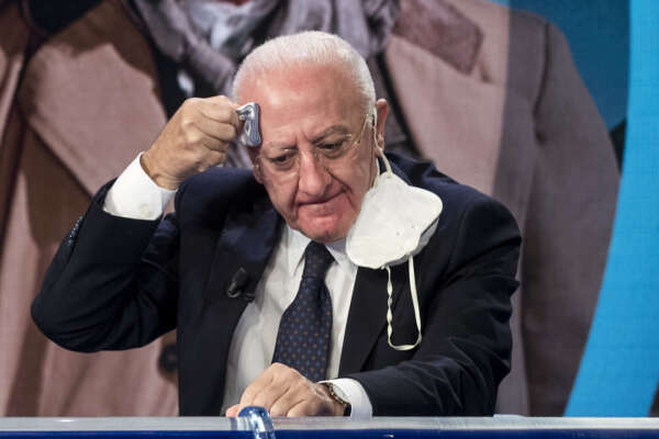 De Luca “gli uomini miserabili non rispettano le donne in politica”. Poi su Giambruno spunta il nome della Bellucci