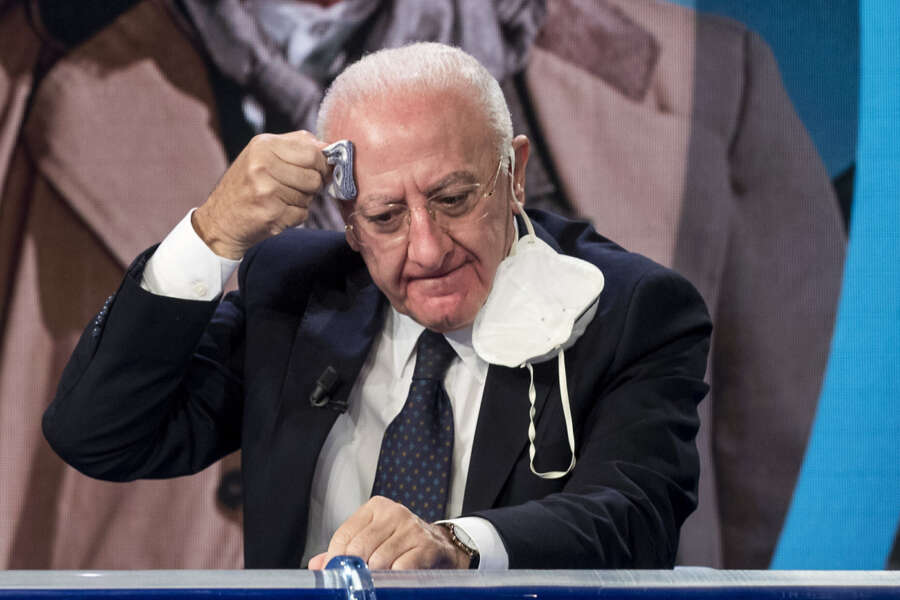 De Luca “gli uomini miserabili non rispettano le donne in politica”. Poi su Giambruno spunta il nome della Bellucci