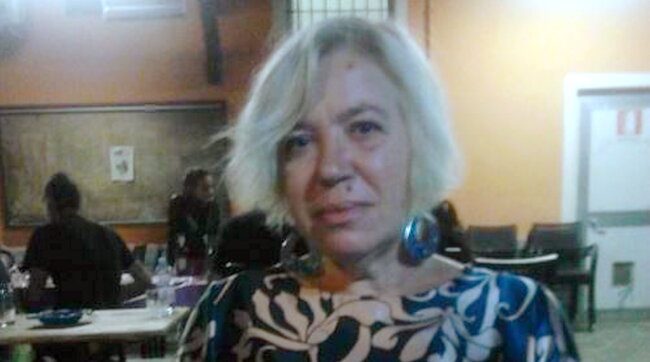 Omicidio Milano, il killer: “Mi dispiace, è colpa dei miei parenti” e ho nascosto sotto al letto il cadavere fatto a pezzi | Gip: doveva stare in comunità ma non c’era posto