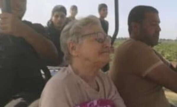 Israele, il dramma degli ostaggi: “Mia nonna è stata presa da Hamas e portata a Gaza, aiutatemi”. L’appello sui social Israele, il dramma degli ostaggi: “Mia nonna è stata presa da Hamas e portata a Gaza, aiutatemi”. L’appello sui social