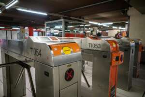 Bonus trasporti, parte oggi il click day: fino a 60€ per abbonamenti di bus, tram, metro e treni ma solo con reddito inferiore a 20mila euro all’anno