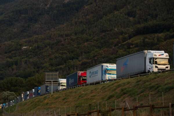 Il traforo del Monte Bianco chiude per due mesi: le conseguenze su viabilità ed economia