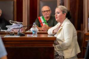 Pifferi aggredita dalle detenute: calci, spinte e sputi per la morte della piccola Diana. L’amica: “Non è pazza ma diabolica”