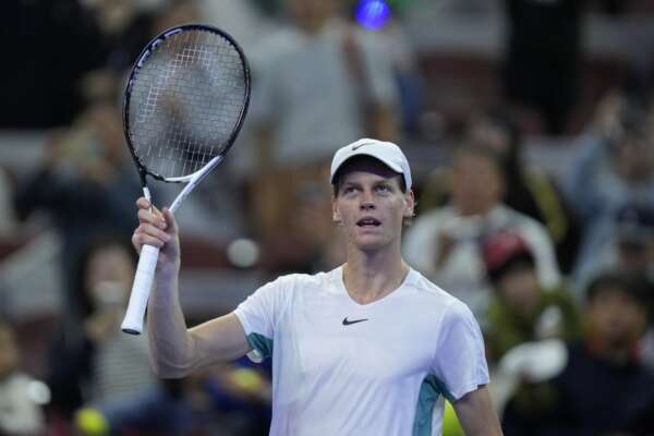 Sinner batte Alcaraz e raggiunge la finale: nuovo numero 4 al mondo e record di Panatta eguagliato