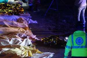 foto Slow Press / LiveMedia / LaPresse
3 Ottobre 2023 Mestre, Italia
cronaca
Bus ibrido cade dal cavalcavia e va a fuoco, 21 morti tra i quali 2 bambini. Ricerche in corso

photo Slow Press / LiveMedia / LaPresse
October 3, 2023 Mestre, Italy
news
Hybrid bus falls from overpass and bursts into flames, 21 dead including 2 children. Searches underway