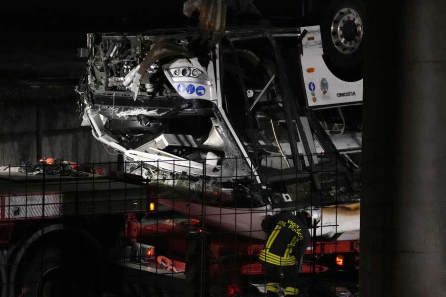 Bus Mestre, tanti corpi della strage ancora da identificare: in totale sono 100 le vittime in pullman precipitati da viadotti e scarpate in Italia