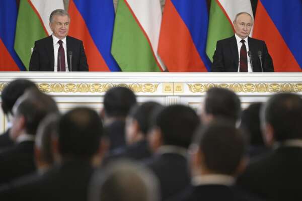 Putin e le allusioni su Prigozhin: “Trovati 5kg di cocaina e tracce di granate nei corpi”. La damnatio memoriae sul capo della Wagner