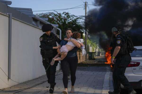 Israeli police officers evacuate a woman and a child from a site hit by a rocket fired from the Gaza Strip, in Ashkelon, southern Israel, Saturday, Oct. 7, 2023. The rockets were fired as Hamas announced a new operation against Israel. (AP Photo/Tsafrir Abayov)


Associated Press/LaPresse
Only Italy and Spain