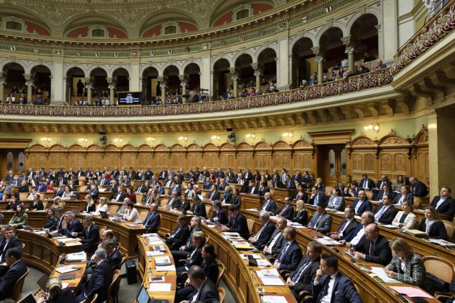 Elezioni Svizzera, l’Unione Democratica di Centro si prepara al successo: il balzo in avanti degli anti-europeisti