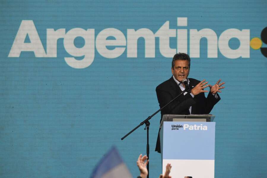 Presidenziali Argentina, Sergio Massa vince al primo turno col 36.6%. Milei sotto le aspettative | Ballottaggio il 19 novembre