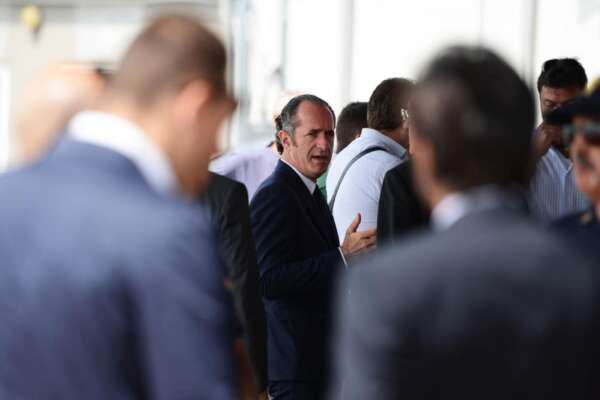 Venezia, aeroporto Marco Polo: dirottato su Trieste aereo del Presidente Zaia per allarme ‘bird strike’. Voli in tilt per un’ora