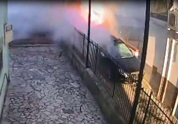 Napoli, auto finanziere esplosa a Bacoli: “Separazione conflittuale con la moglie” si indaga su pista familiare per possibili mandanti