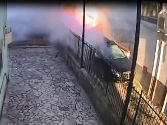 Napoli, auto finanziere esplosa a Bacoli: “Separazione conflittuale con la moglie” si indaga su pista familiare per possibili mandanti