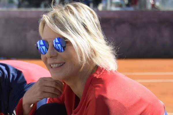 Mediaset, l’Agcom bacchetta Berlusconi al rispetto della donna: “Comportamenti tossici” a ‘C’è posta per te’