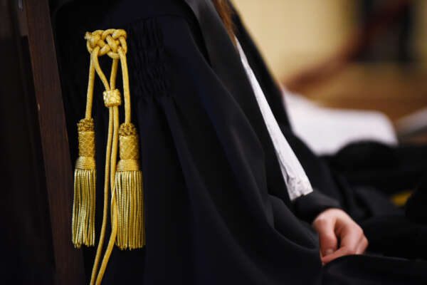 Toghe e canali social, quando nei post dei magistrati manca prudenza e sobrietà