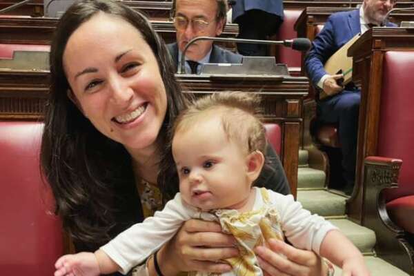 Ciò che vale per Eleonora Evi (e per Giorgia Meloni): il messaggio rivoluzionario contro l’idea retrograda e medioevale