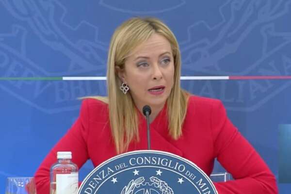 Popolarità e governo Meloni, un calo ma neanche tanto. E a sinistra si gareggia ancora Popolarità e governo Meloni, un calo ma neanche tanto. E a sinistra si gareggia ancora