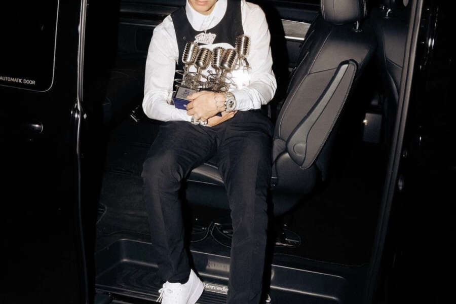 Arrestato Shiva, il cantante trap accusato di tentato omicidio per aver sparato a due ragazzi a Milano