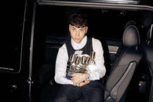 Arrestato Shiva, il cantante trap accusato di tentato omicidio per aver sparato a due ragazzi a Milano