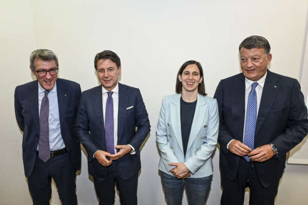 MAURIZIO LANDINI CGIL
GIUSEPPE CONTE POLITICO
ELLY SCHLEIN SEGRETARIA DEL PARTITO DEMPCRATICO
PIERPAOLO BOMBARDIERI UIL