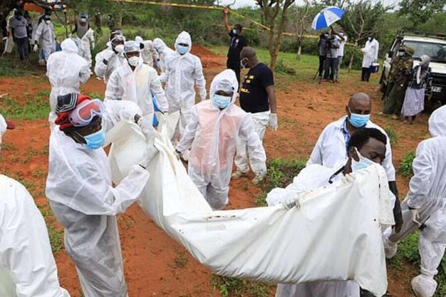 Setta del digiuno, scoperte le stanze di tortura per “poter vedere Gesù in paradiso”. Riesumati 450 cadaveri morti di stenti in Kenya