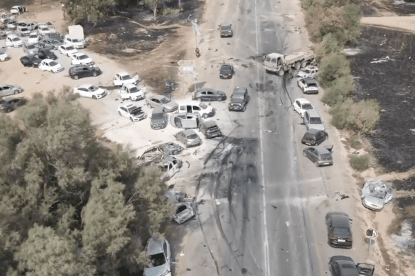 L’Apocalisse al rave party, il sopravvissuto: “Salvo grazie a un fosso”. Centinaia di ostaggi israeliani nei tunnel di Gaza