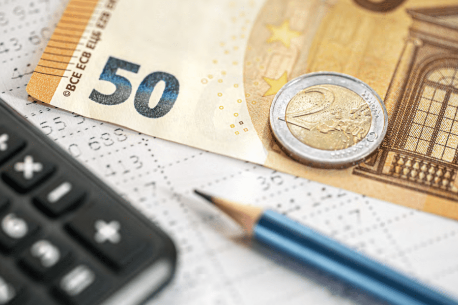 Le tasse occulte del governo casa, infanzia e sigarette