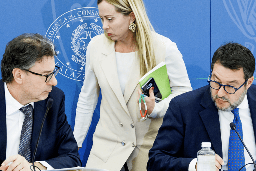 Giorgia accerchiata dall’Eurogruppo e da Salvini
