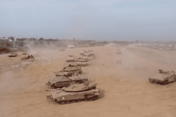 Guerra a Gaza, i tank di Israele nella striscia: “Ma non è invasione”. Ucciso capo di Hamas che guidò attacchi con i deltaplani Guerra a Gaza, i tank di Israele nella striscia: “Ma non è invasione”. Ucciso capo di Hamas che guidò attacchi con i deltaplani