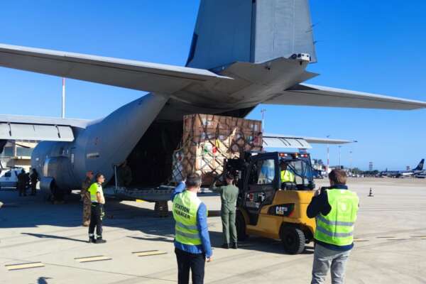 Lo sbarco degli aiuti in Egitto