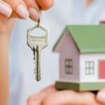 Solitudine e Single Economy, il costo sociale ed economico della vita da soli tra precarietà, aumento costi e relazioni digitali