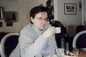 Terrorismo in Francia: ucciso Dominique Bernard, il professore-eroe che ha salvato i suoi studenti