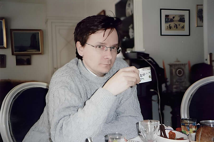 Terrorismo in Francia: ucciso Dominique Bernard, il professore-eroe che ha salvato i suoi studenti