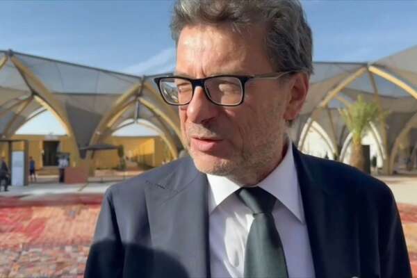 Manovra in retromarcia, mancano 5 miliardi e il governo Meloni studia l’aumento della tassa di successione