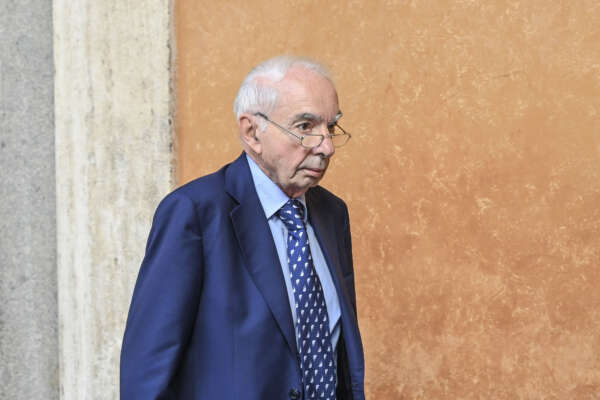 Amato si dimette dalla commissione algoritmi. Lo scontro con Meloni sulla Corte e il rebus della sua nomina: “Peccato, a perderci sono loro”