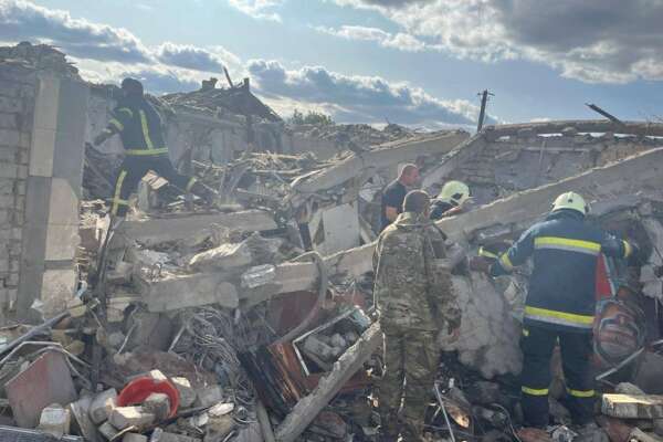 Ucraina, attacco russo su un supermercato a Groza, nel distretto di Kupiansk: 51 morti, tra cui un bambino
