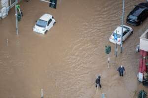 Maltempo, in Italia arriva il vortice di Halloween: sfilza di temporali, temperature giù di 10 gradi Maltempo, in Italia arriva il vortice di Halloween: sfilza di temporali, temperature giù di 10 gradi