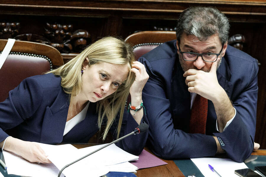 Approvata la Nadef, ma la legge di Bilancio preoccupa Giorgetti. Il governo Meloni bocciato da Fitch e Fmi
