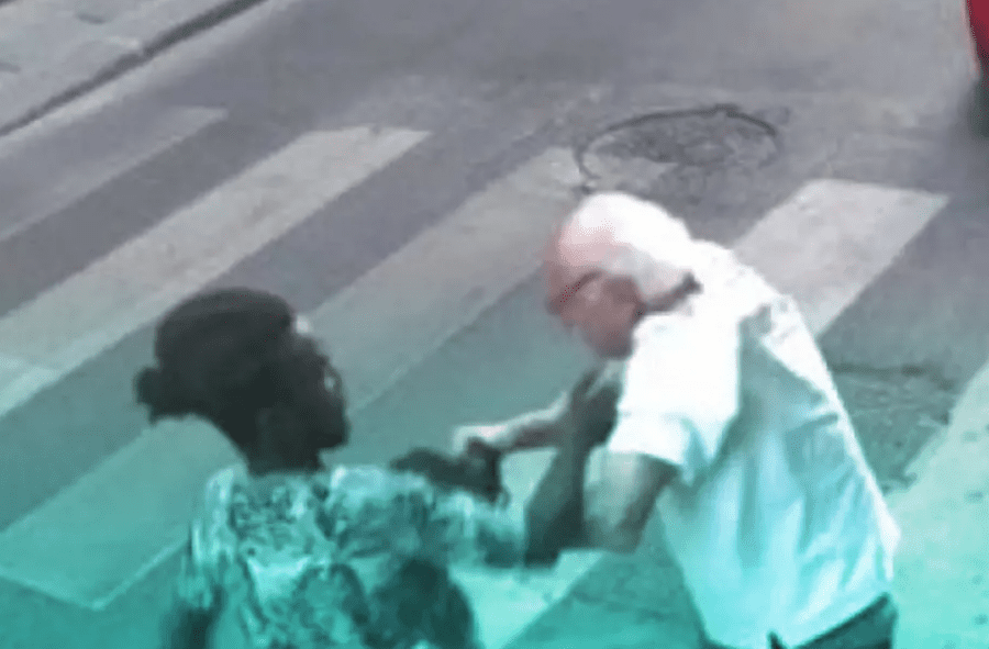 Firenze, orrenda aggressione tra l’indifferenza dei passanti: anziano di 91 anni aggredito con calci e pugni in via degli Orti Oricellari. Volevano l’orologio della famiglia Agnelli