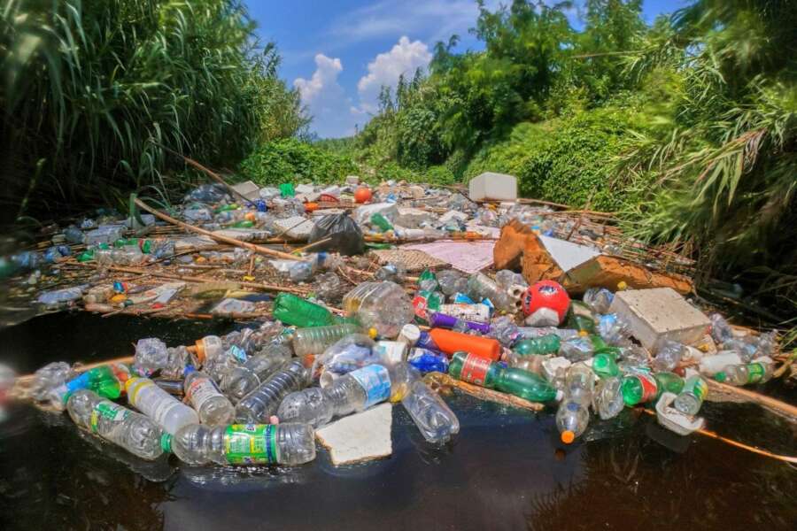 Campania, la lunga agonia del fiume Sarno: i veleni nelle acque e il sogno di un risanamento ambientale iniziato trent’anni fa