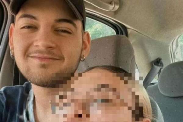 Corsa in ospedale per le contrazioni, auto si ribalta: Stefano muore a 22 anni, la compagna ferita partorisce d’urgenza