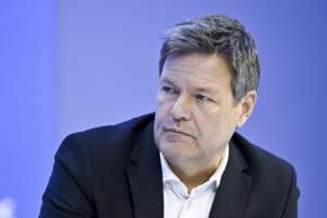 Israele, il messaggio del vicecancelliere tedesco Habeck: “La generazione dei miei nonni ha sterminato la vita ebraica. Ora la Germania ha una promessa da mantenere”