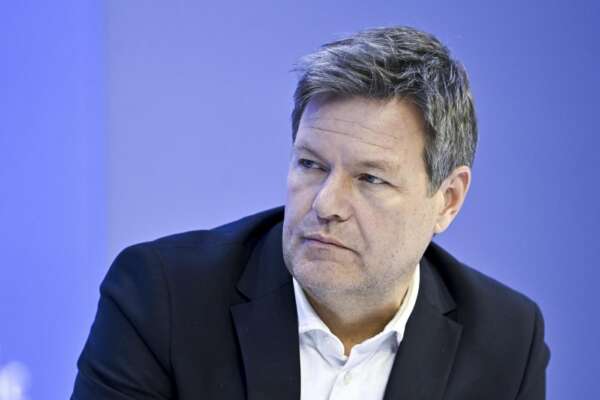 Israele, il messaggio del vicecancelliere tedesco Habeck: “La generazione dei miei nonni ha sterminato la vita ebraica. Ora la Germania ha una promessa da mantenere”