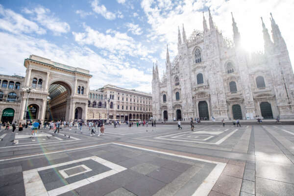 Foto Claudio Furlan/LaPresse 08-08-2023 Milano, Italia – Imbrattata da Writer la Galleria Vittorio Emanuele in Piazza Duomo

Photo Claudio Furlan/LaPresse 08-08-2023 Milan, Italy – Defaced by Writer the Galleria Vittorio Emanuele in Piazza Duomo